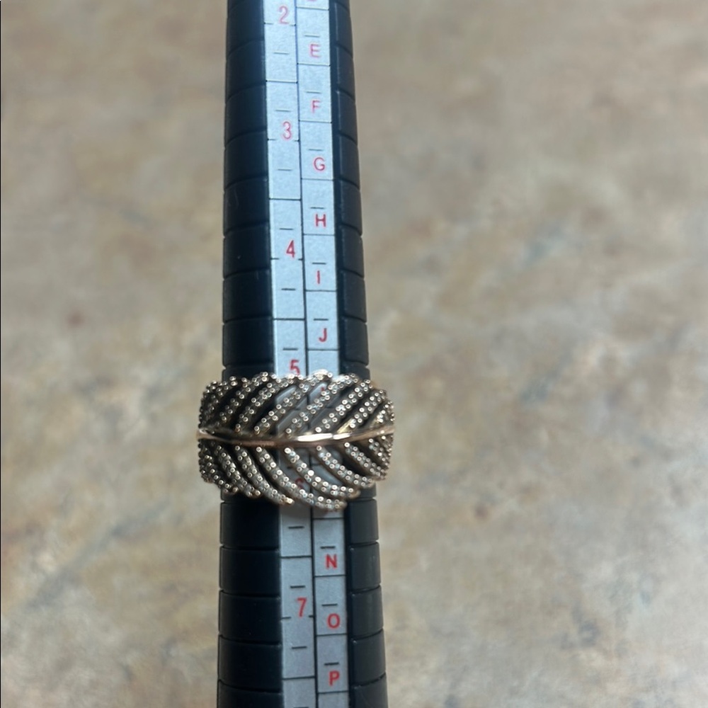 Pandora Elegant Rose Gold Leaf Ring